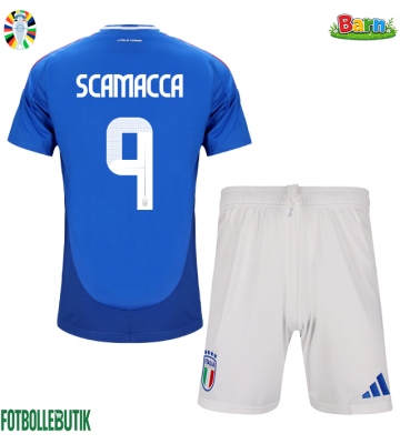 Italien Gianluca Scamacca #9 Hemmaställ Barn EM 2024 Kortärmad (+ Korta byxor)